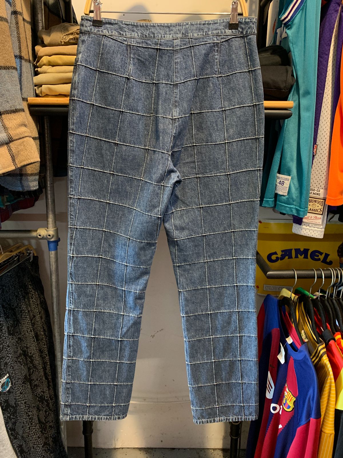 JONES JEANS Y2K MEDIUM WASH WINDOW PANE STRETCH DENIM JEANS STRAIGHT CUT in BLUE