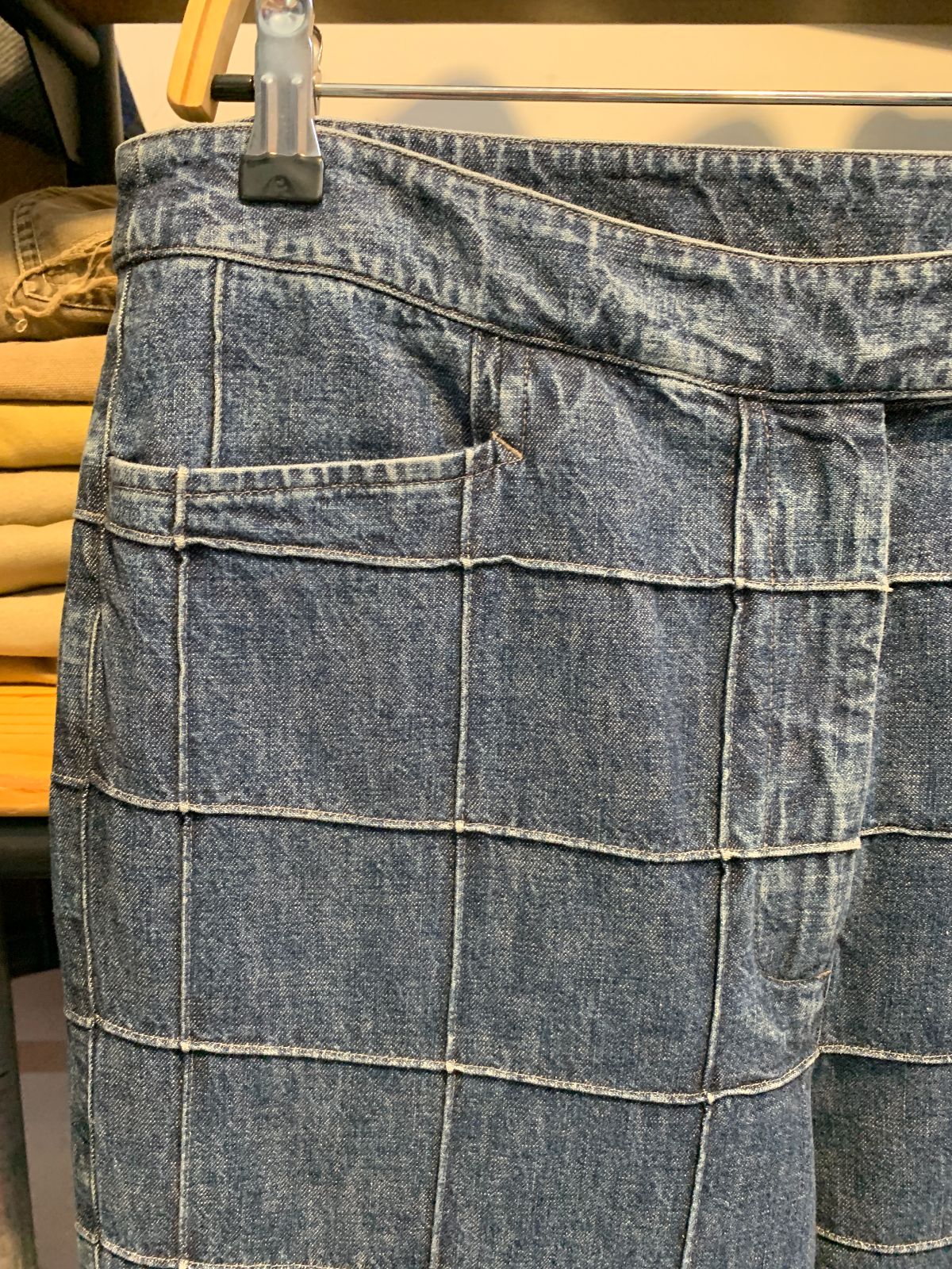 JONES JEANS Y2K MEDIUM WASH WINDOW PANE STRETCH DENIM JEANS STRAIGHT CUT in BLUE