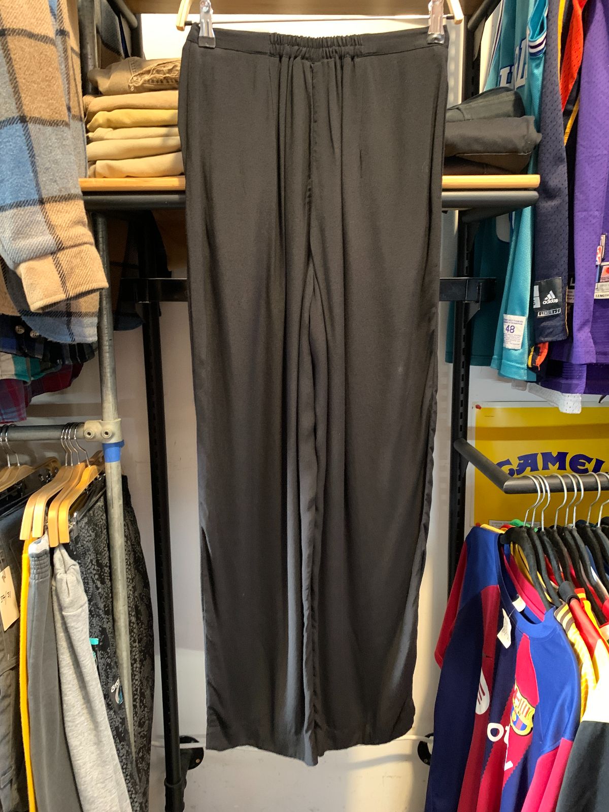 CAROLE LITTLE 1990S SLINKY RAYON FLOWY LEG PLEATED TROUSERS, ELASTIC WAIST in BLACK