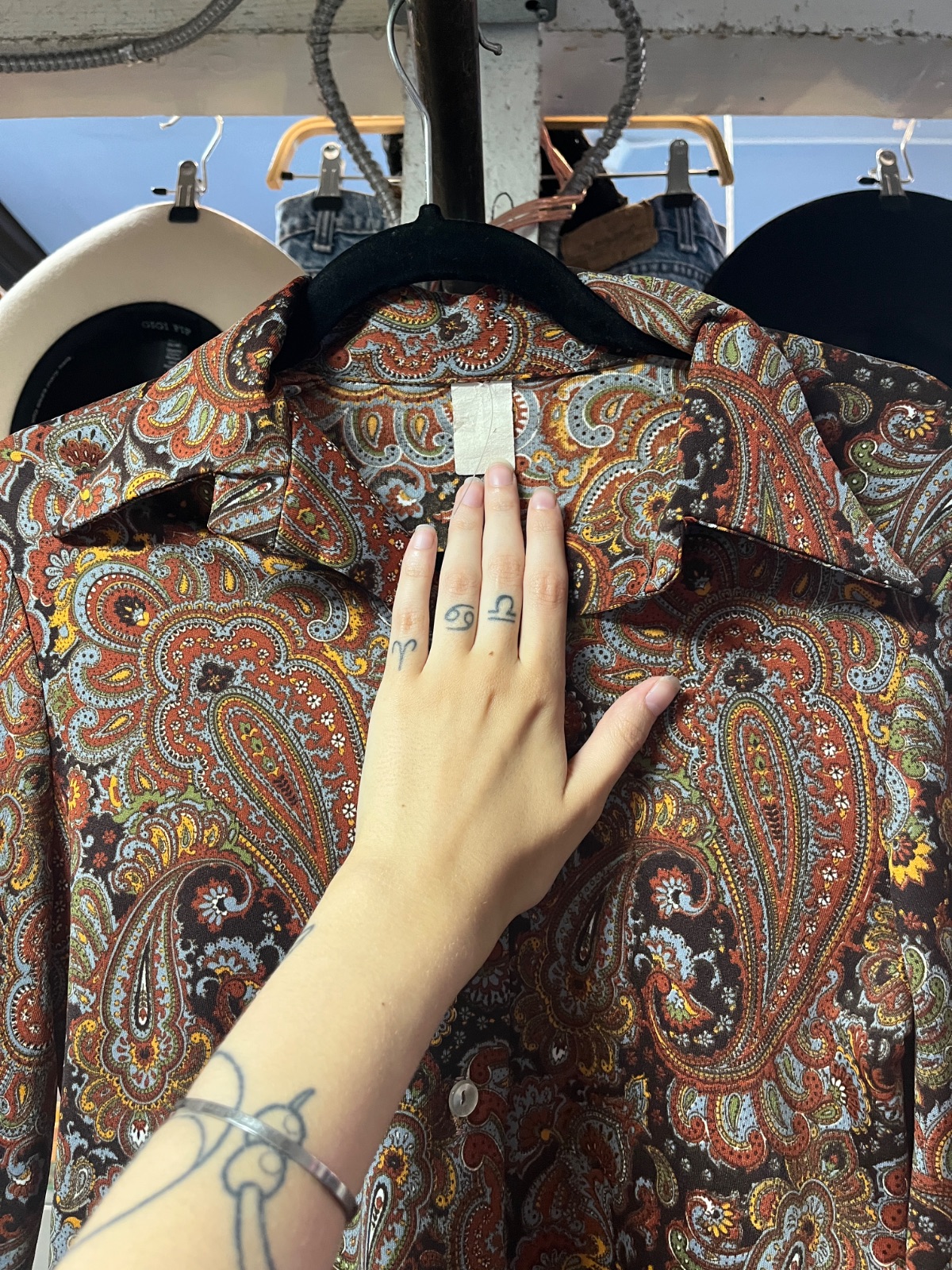 1960S-70S PAISLEY PRINT LONG SLEEVE BUTTON DOWN SHIRT SMALL FIT DAGGER COLLAR in BROWN, ORANGE, YELLOW, BLUE, GREEN
