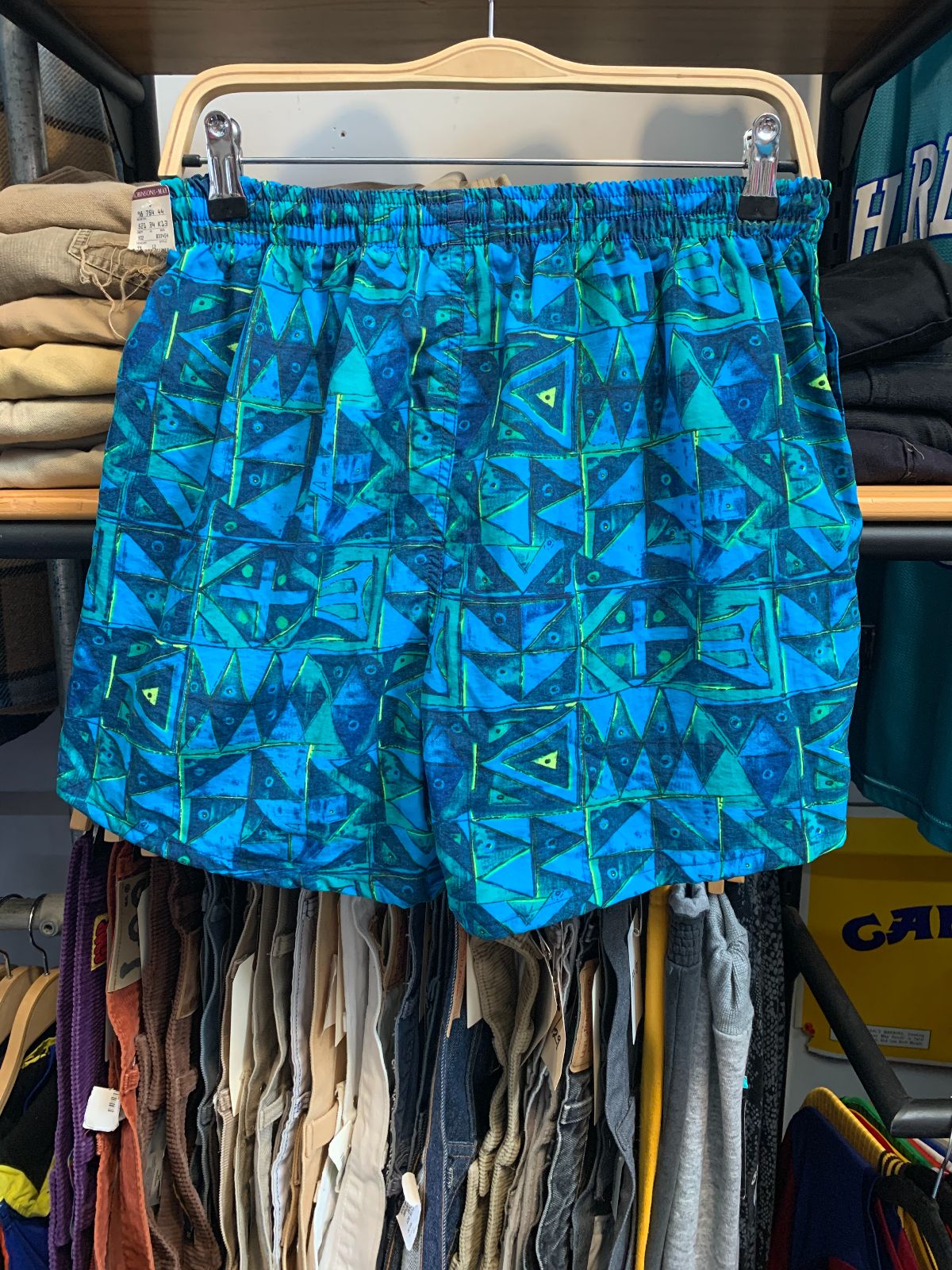 SPEEDO NWT 1990S DEADSTOCK GEOMETRIC PRINT SWIM TRUNKS W/ MESH INNER LINING in BLUE, GREEN, TEAL