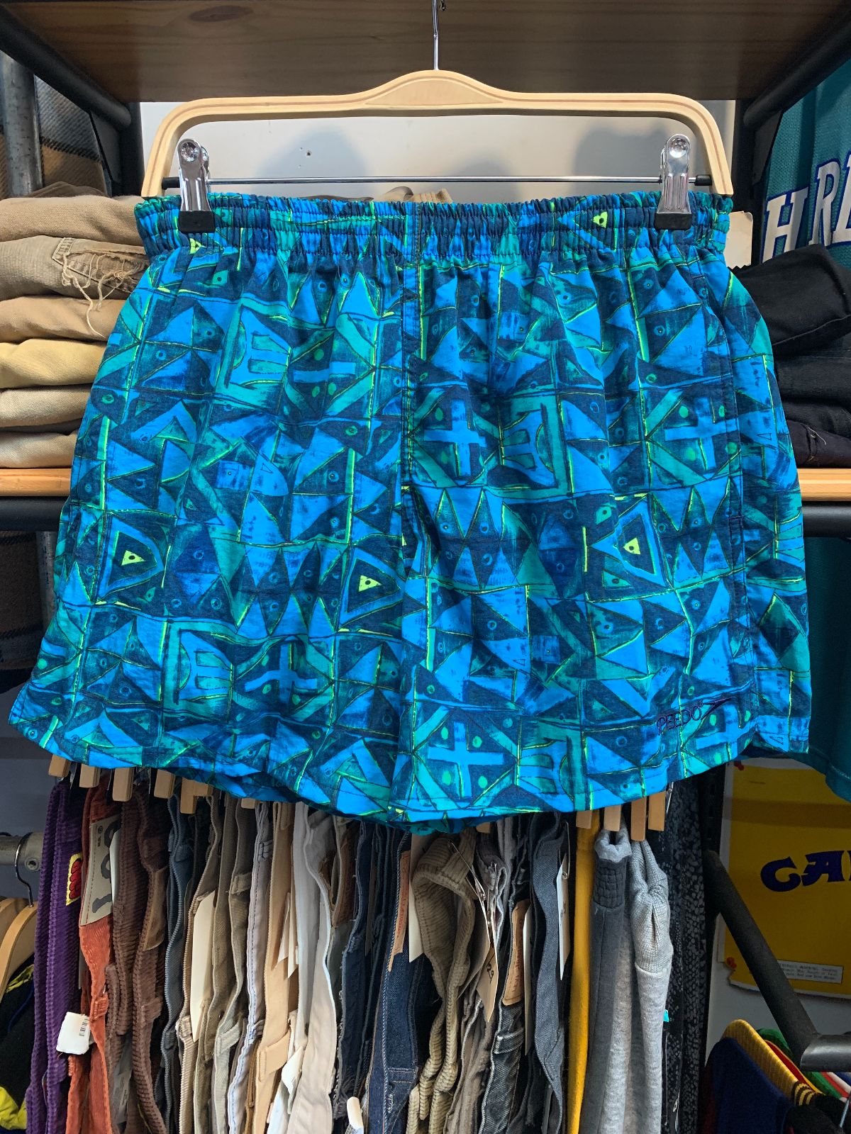 SPEEDO NWT 1990S DEADSTOCK GEOMETRIC PRINT SWIM TRUNKS W/ MESH INNER LINING in BLUE, GREEN, TEAL