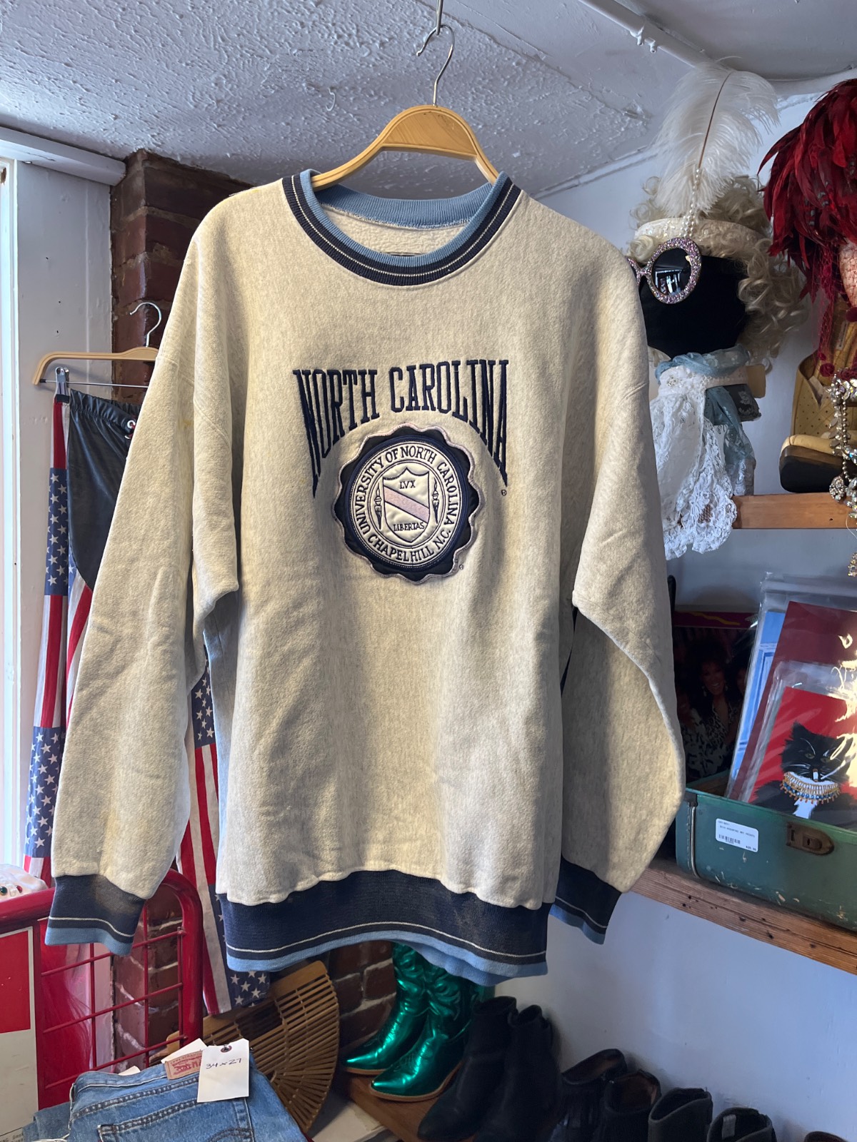 AS-IS NORTH CAROLINA UNIVERSITY CREWNECK SWEATSHIRT in WHITE, BLUE, BLACK