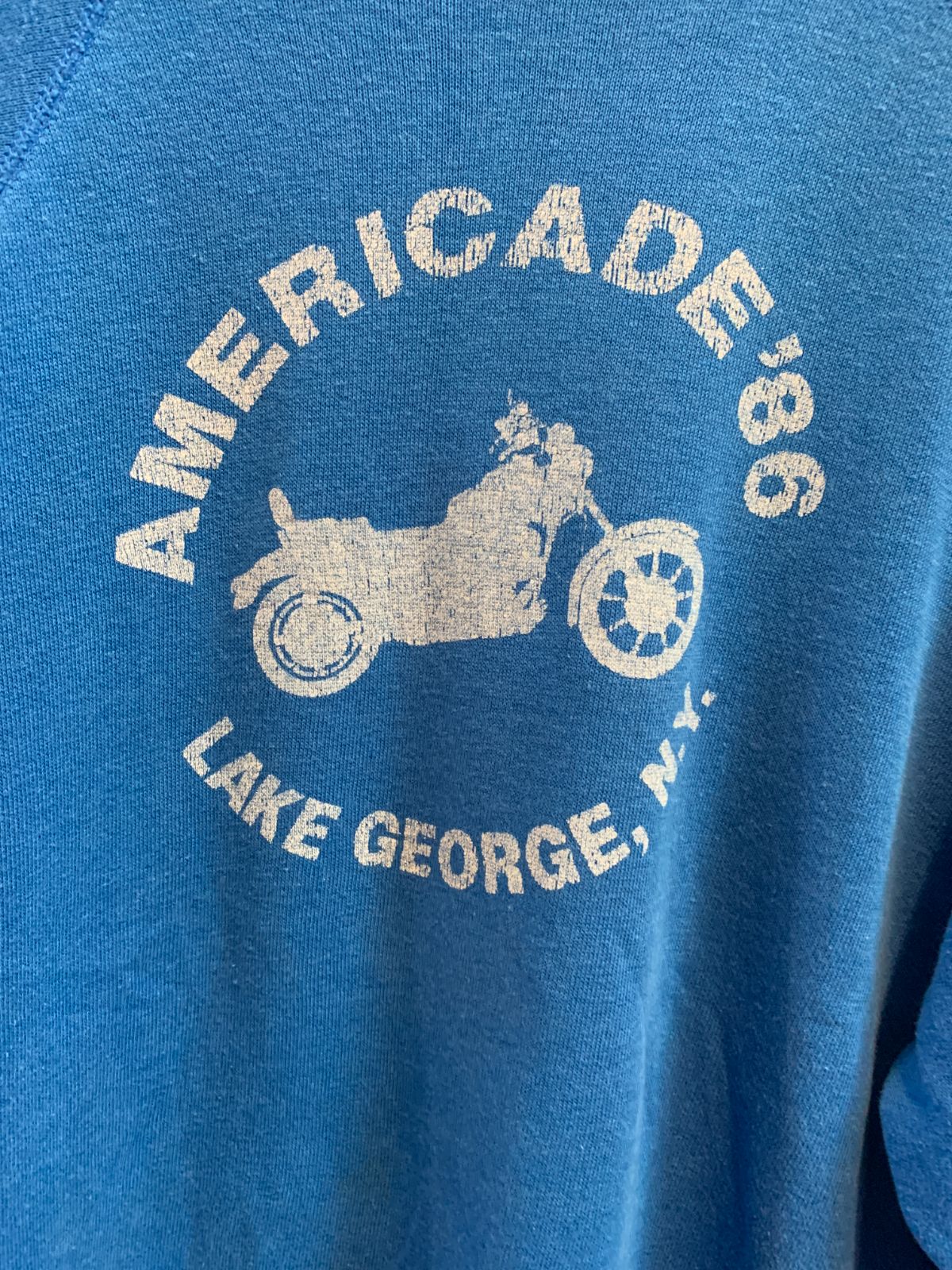TULTEX 1986 AMERICADE MOTORCYCLE LAKE GEORGE NY PULLOVER SWEATSHIRT in BLUE