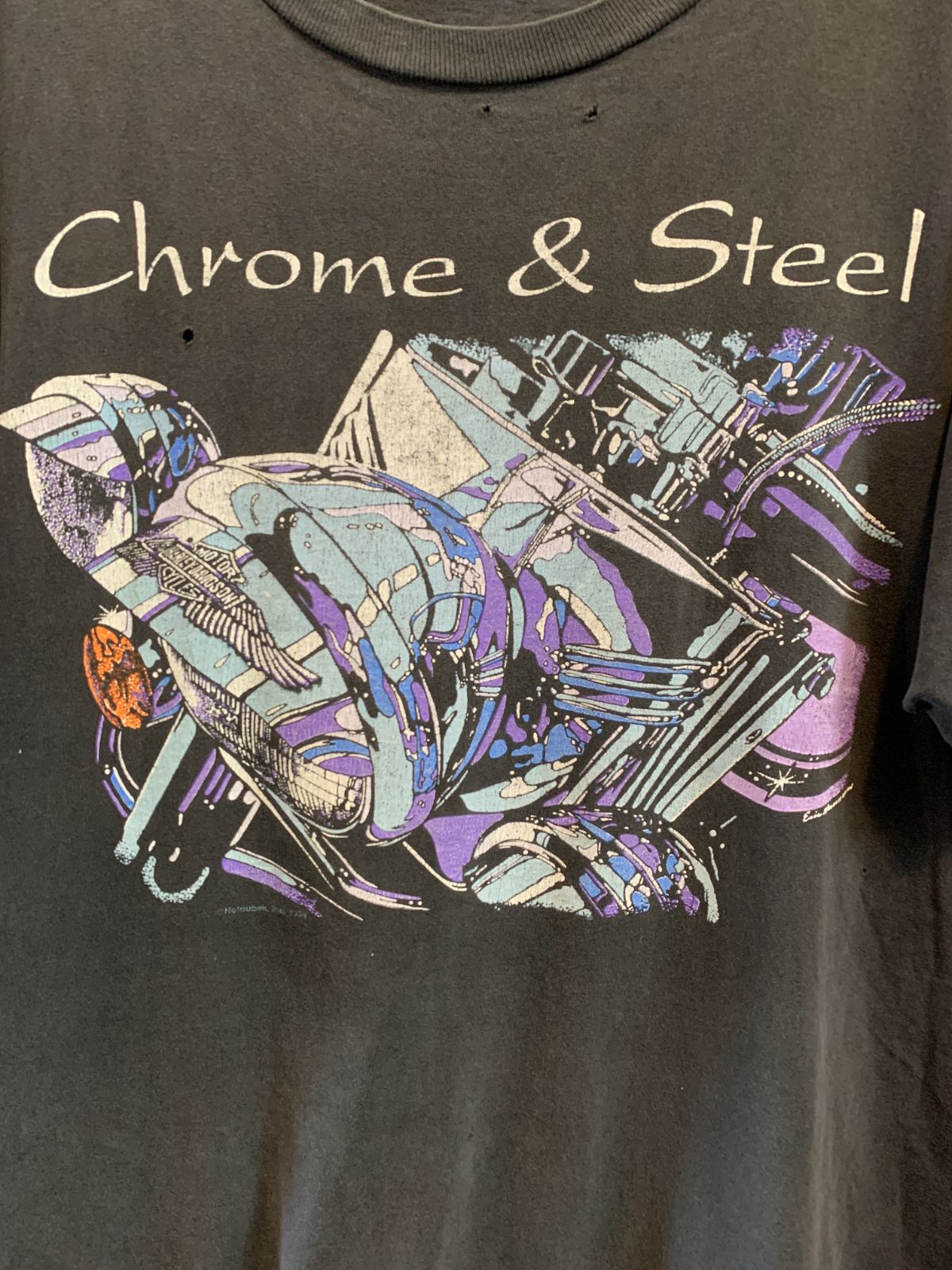 HARLEY DAVIDSON *AS-IS* PERFECTLY DISTRESSED! 1990S HARLEY DAVIDSON CHROME & STEEL MOTORCYCLE GRAPHIC SINGLE STITCH T-SHIRT in BLACK, PURPLE, BLUE