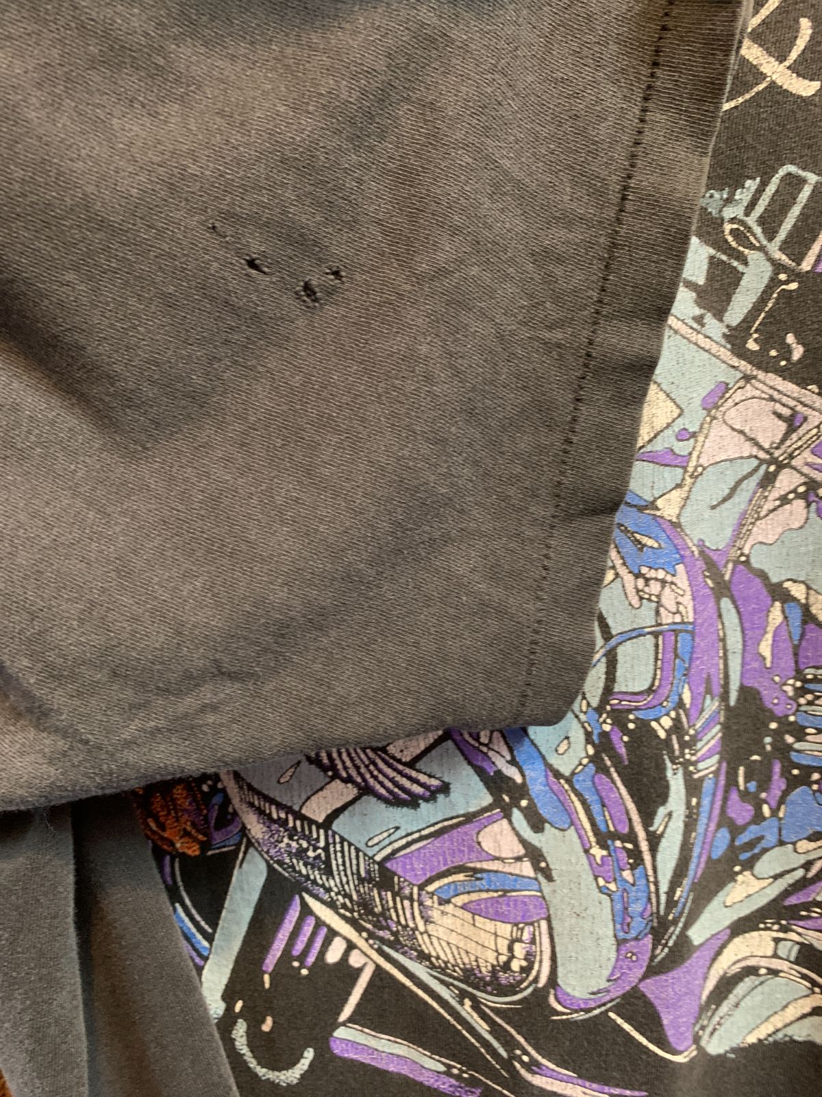 HARLEY DAVIDSON *AS-IS* PERFECTLY DISTRESSED! 1990S HARLEY DAVIDSON CHROME & STEEL MOTORCYCLE GRAPHIC SINGLE STITCH T-SHIRT in BLACK, PURPLE, BLUE