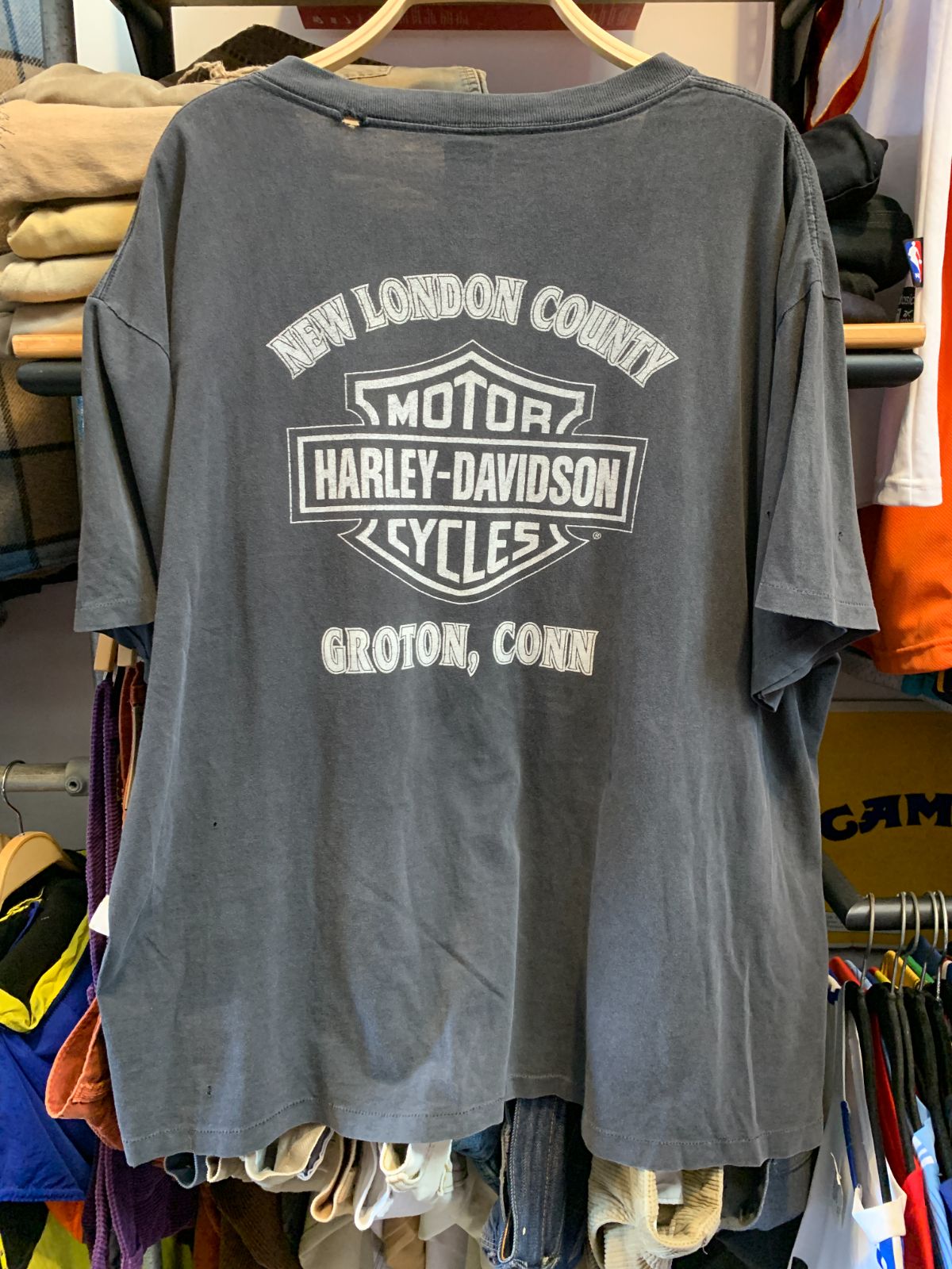 HARLEY DAVIDSON *AS-IS* PERFECTLY DISTRESSED! 1990S HARLEY DAVIDSON CHROME & STEEL MOTORCYCLE GRAPHIC SINGLE STITCH T-SHIRT in BLACK, PURPLE, BLUE