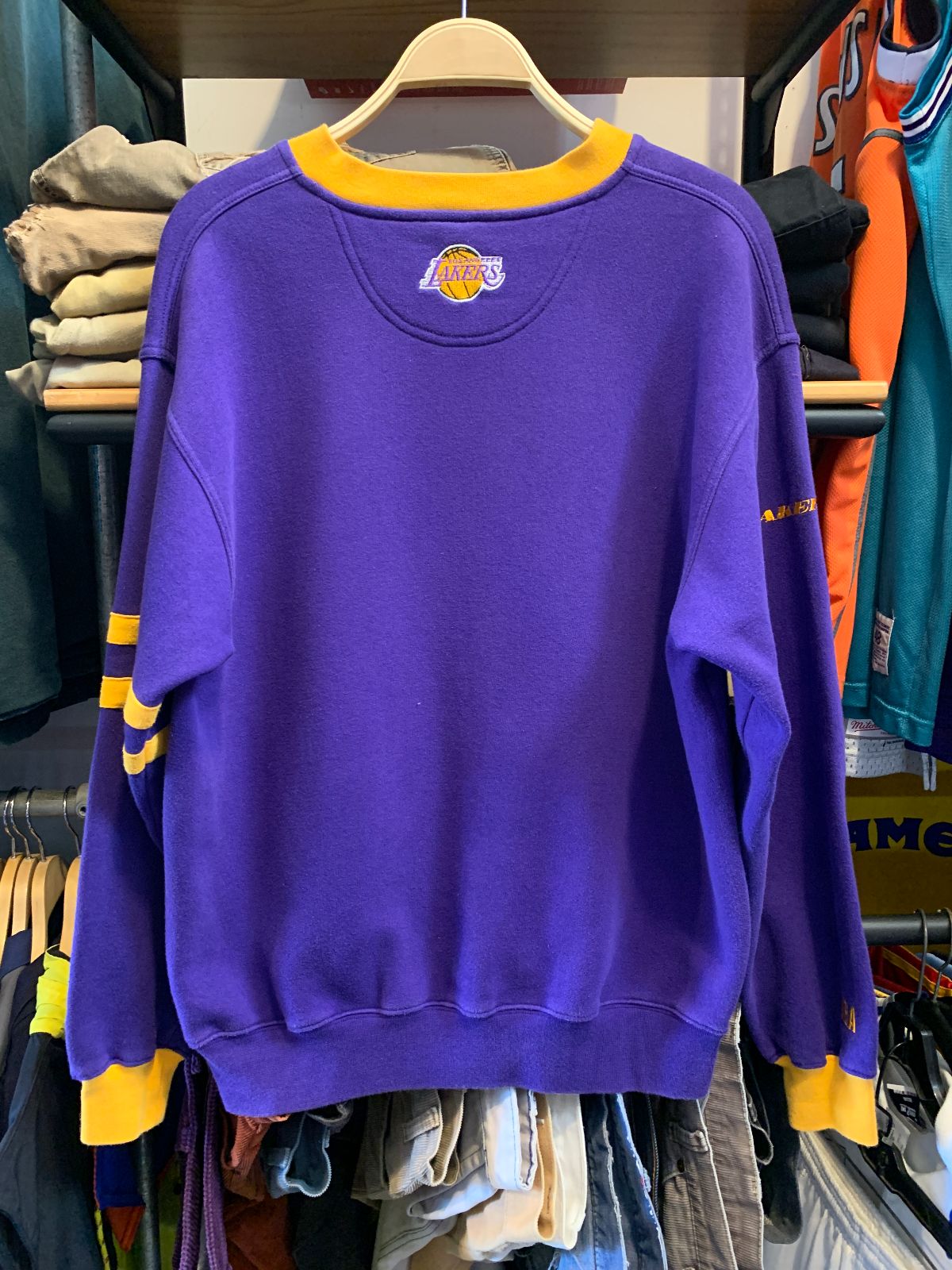 LEE SPORT EMBROIDERED LOS ANGELES LAKERS BASKETBALL COLORBLOCK SWEATSHIRT STRIPED SLEEVE in PURPLE, YELLOW