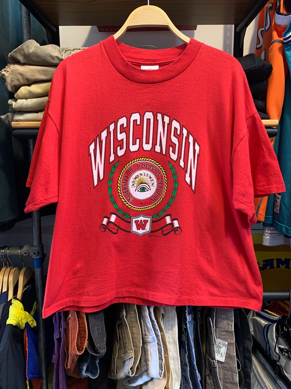 SATURDAYS HERO 1991 WISCONSIN UNIVERSITY SINGLE STITCH T-SHIRT BOXY FIT in RED, WHITE, GREEN