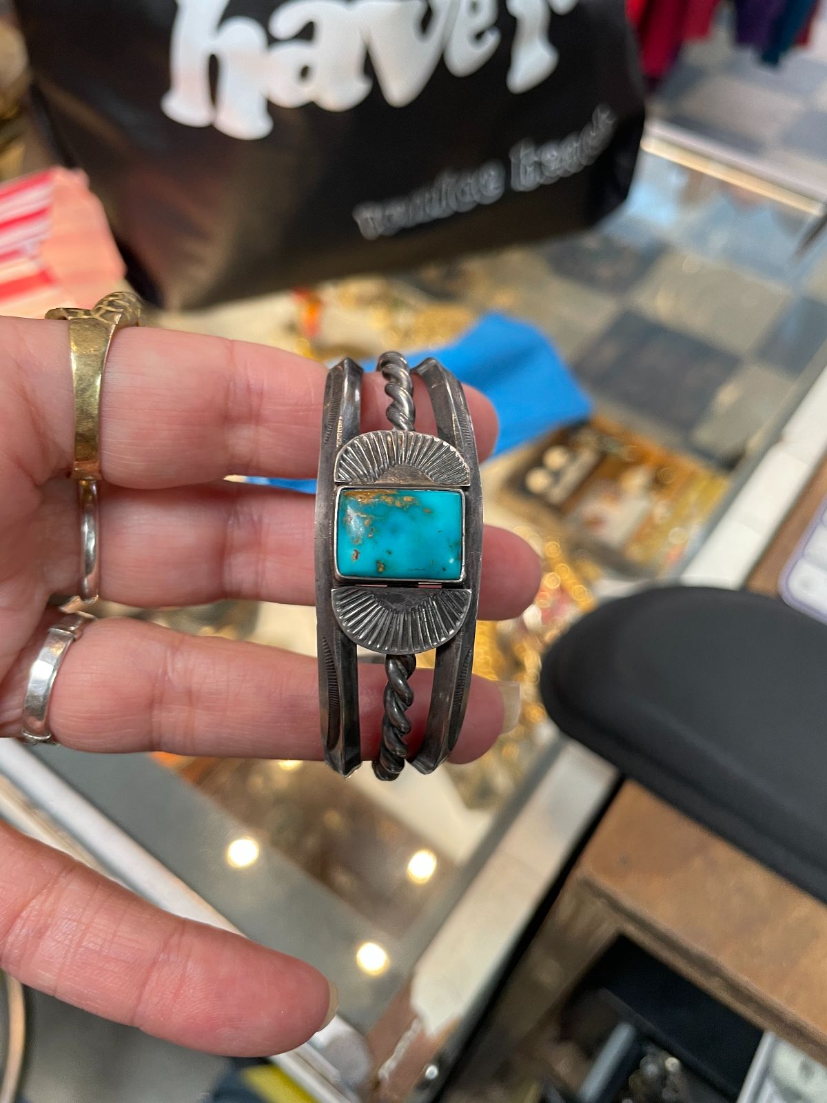 GORGEOUS TURQUOISE CUFF BRACELET TWISTED DETAILS *SIGNED in SILVER, BLUE