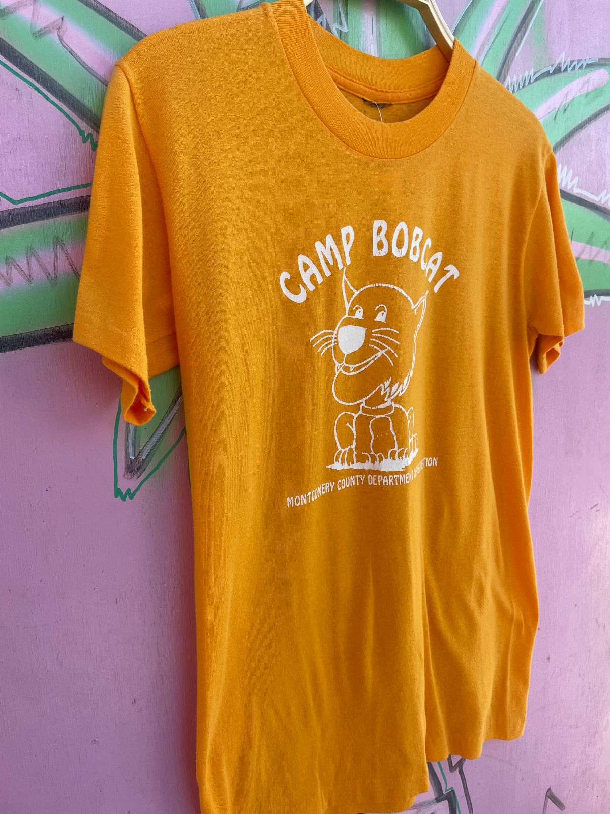 1970S-80S CAMP BOBCAT GRAPHIC SINGLE STITCH 50/50 T-SHIRT in YELLOW