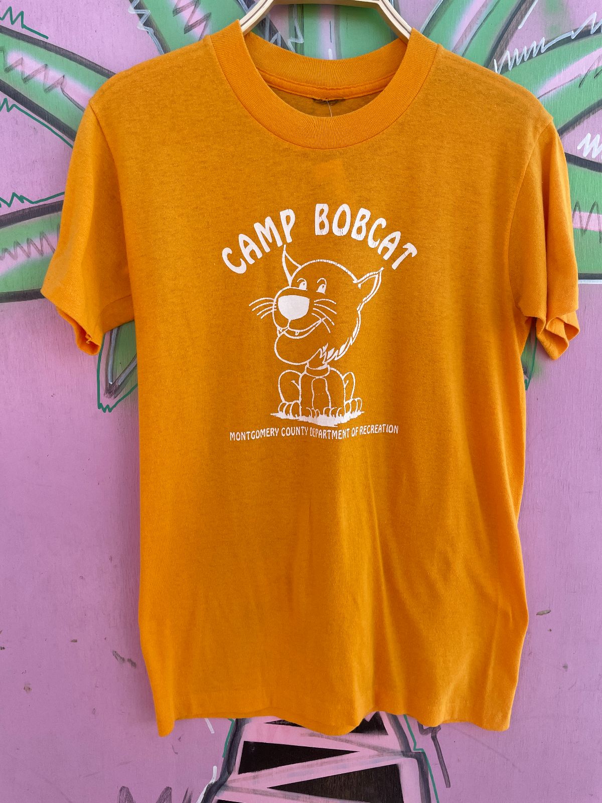 1970S-80S CAMP BOBCAT GRAPHIC SINGLE STITCH 50/50 T-SHIRT in YELLOW