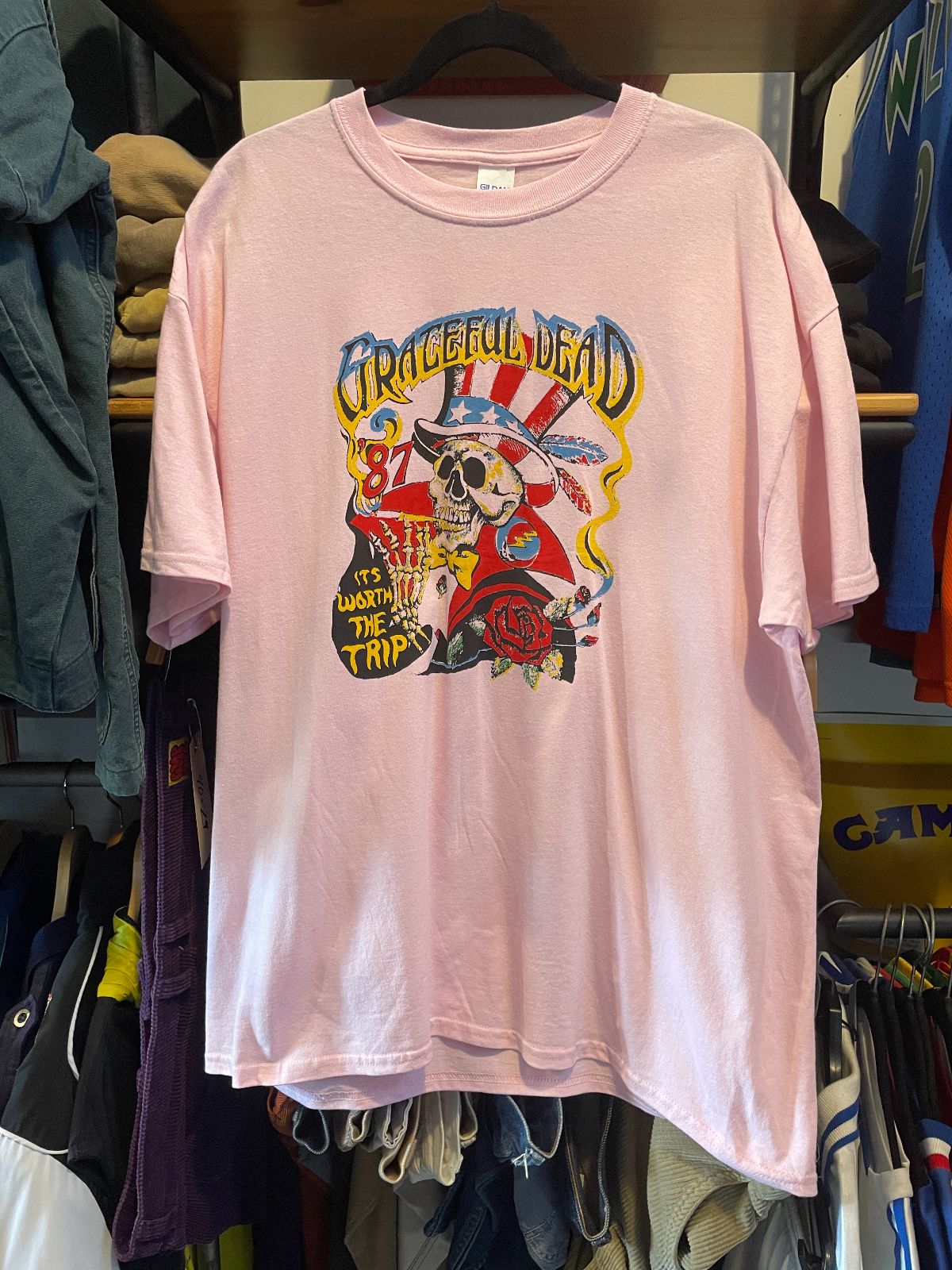 GILDAN AWESOME BOOTLEG 1987 GRATEFUL DEAD ITS WORTH THE TRIP TOUR T-SHIRT in PINK
