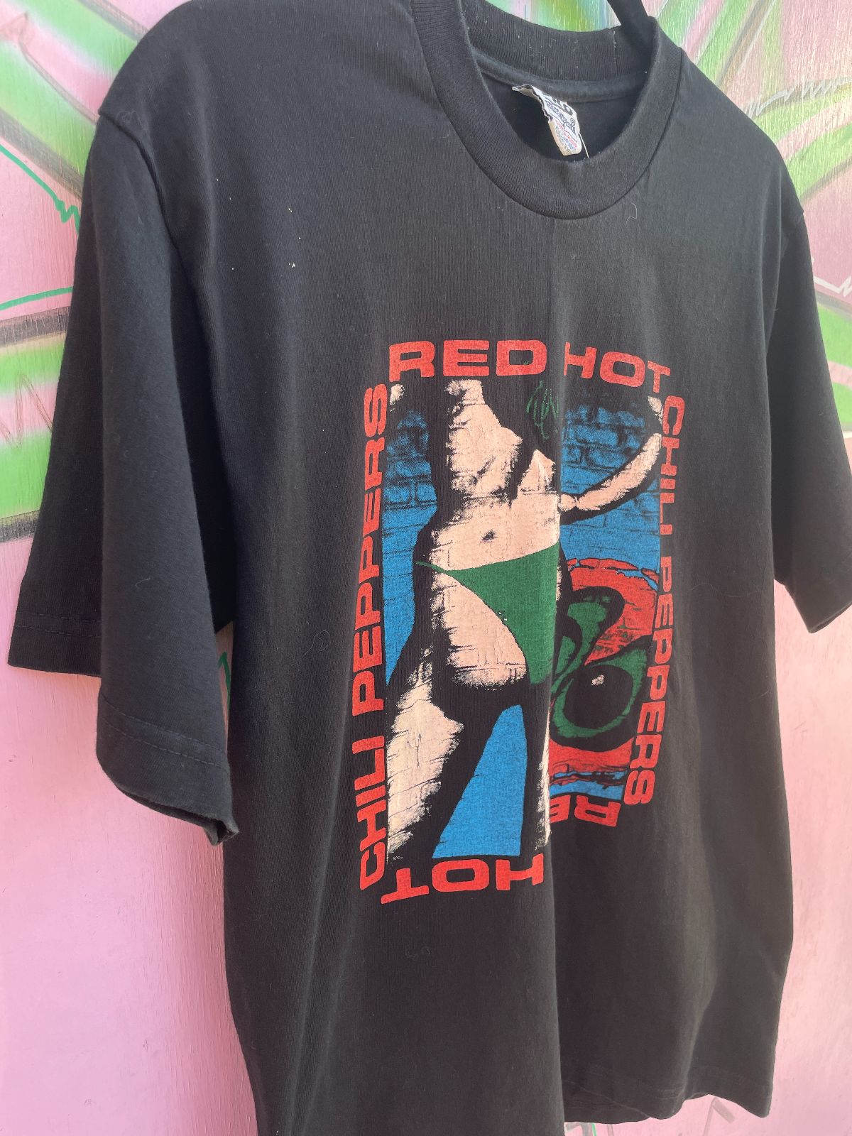 PRO5 BOOTLEG RED HOT CHILI PEPPERS BIKINI GRAPHIC T-SHIRT in BLACK