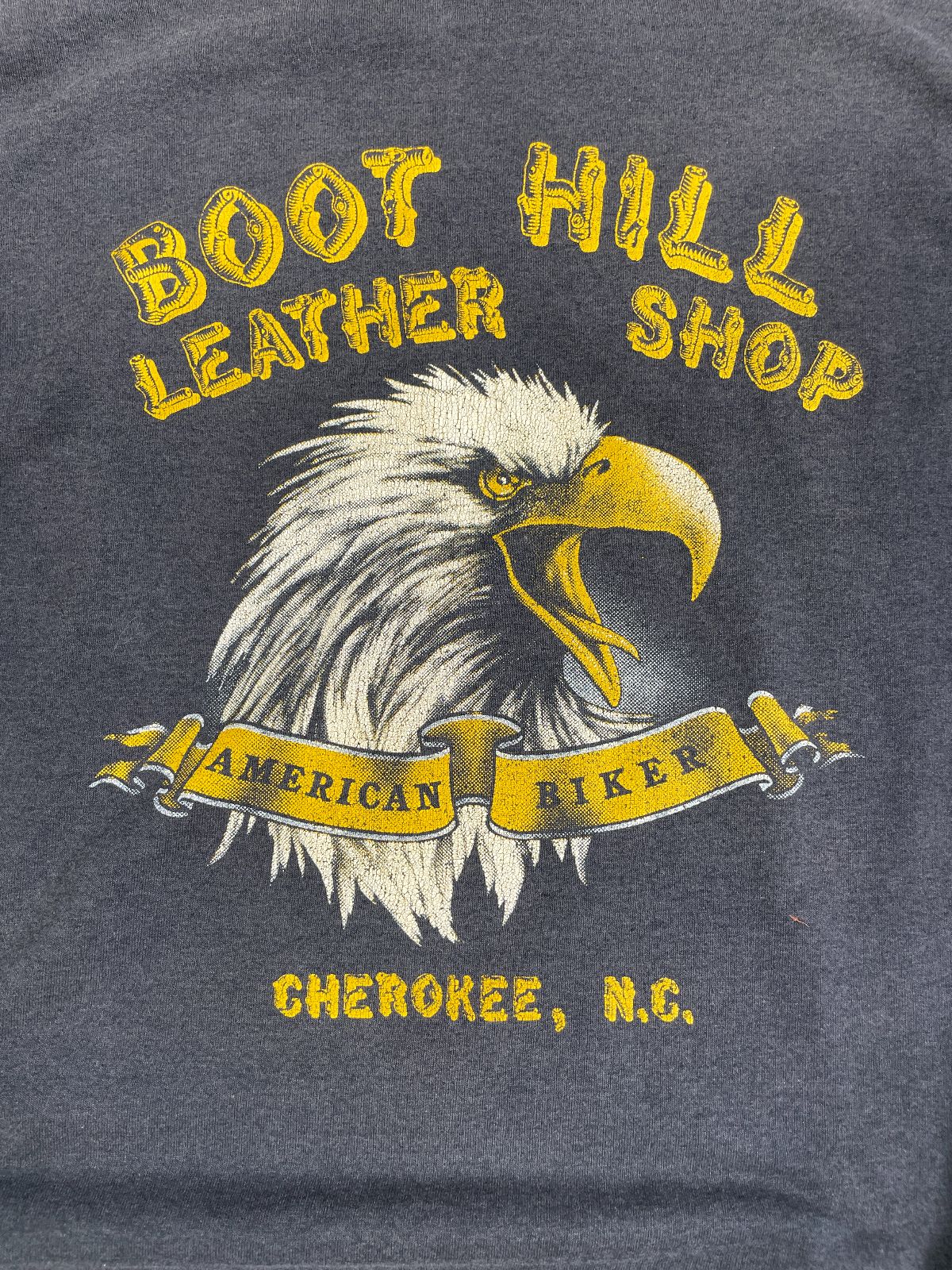 3D EMBLEM HARLEY DAVIDSON *AS-IS* 1980S PERFECTLY SUNFADED AMERICAN CLASSIC HARLEY DAVIDSON BOOT HILL LEATHER SHOP CHEROKEE NC SINGLE STITCH T-SHIRT in BLACK