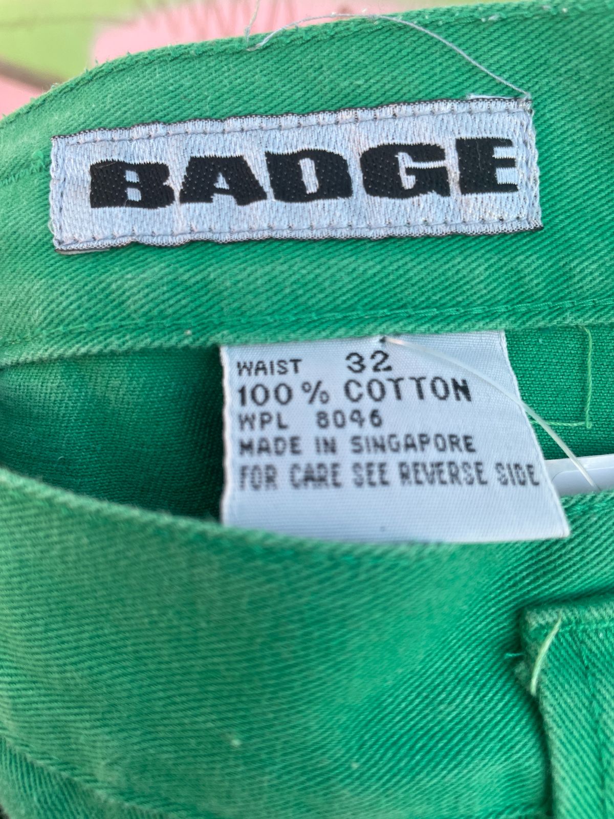 BADGE 1980S-90S 100% COTTON APPLE GREEN PLEATED FRONT BERMUDA SHORTS in GREEN