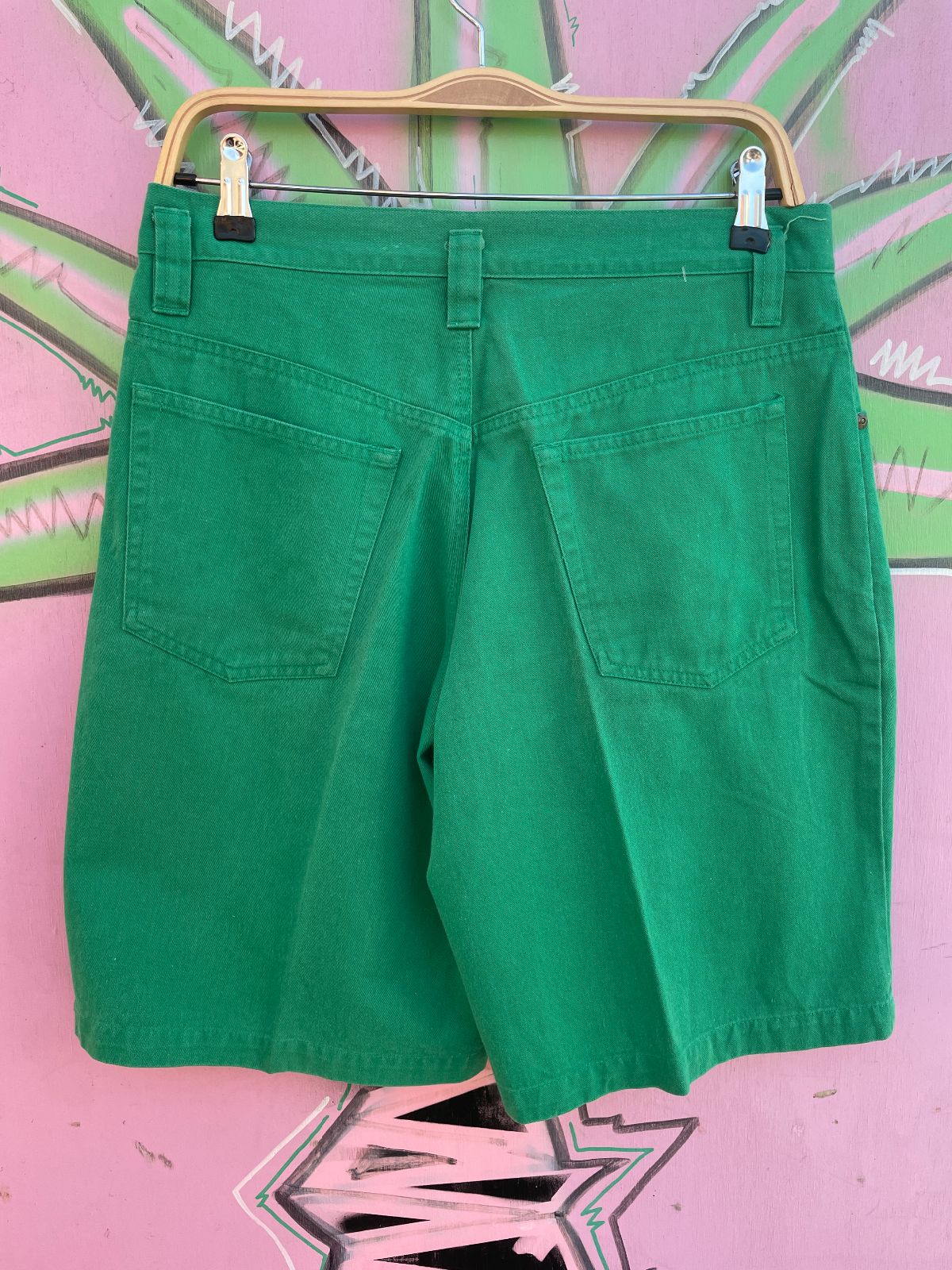 BADGE 1980S-90S 100% COTTON APPLE GREEN PLEATED FRONT BERMUDA SHORTS in GREEN