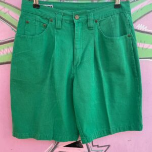 BADGE 1980S-90S 100% COTTON APPLE GREEN PLEATED FRONT BERMUDA SHORTS in GREEN