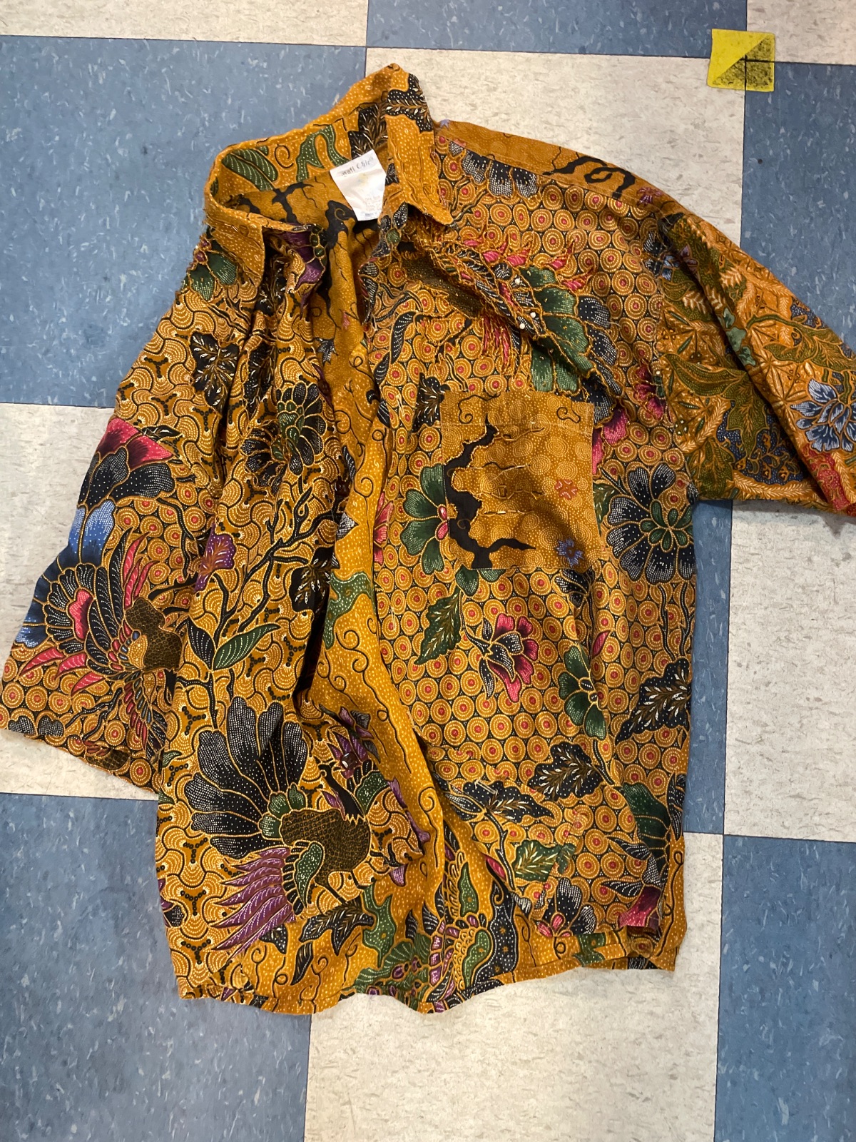 bali chie 1990S RAYON FLORAL PRINT SHORT SLEEVE BUTTON UP SHIRT BEADED DETAILS in YELLOW, GREEN, BLACK