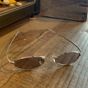 AS-IS SLEEK Y2K CHROME SUNGLASSES in SILVER