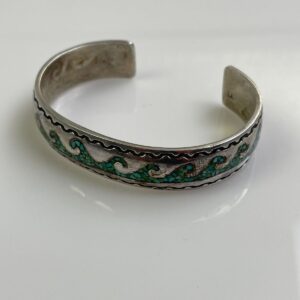 CRUSHED CHIP TURQUOISE WAVE DESIGN CUFF BRACELET *SIGNED LL in SILVER, BLUE