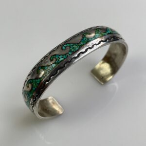 CRUSHED CHIP TURQUOISE WAVE DESIGN CUFF BRACELET *SIGNED LL in SILVER, BLUE