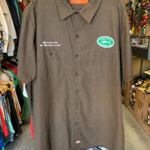 DICKIES EMBROIDERED DOGFISH HEAD ALE MECHANICS STYLE SHORT SLEEVE BUTTON DOWN WORK SHIRT in BROWN