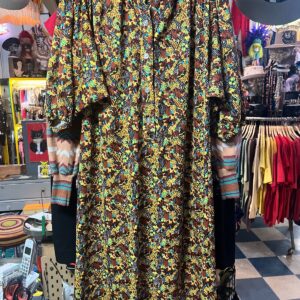 UNIQUE! 1970S GIRAFFE PRINT MID SLEEVE BUTTON FRONT TENT DRESS in YELLOW, ORANGE