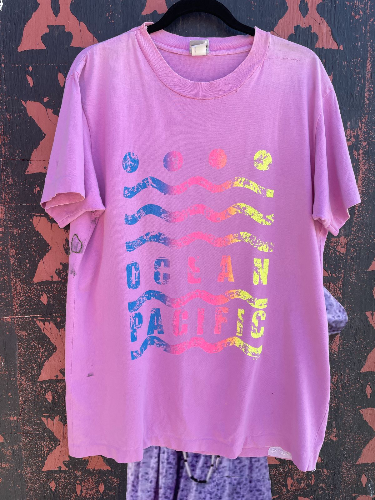 OCEAN PACIFIC 1990S OP NEON OMBRE GEOMETRIC SINGLE STITCH T-SHIRT W/ HAND MADE EMBROIDERED FLOWERS in PURPLE