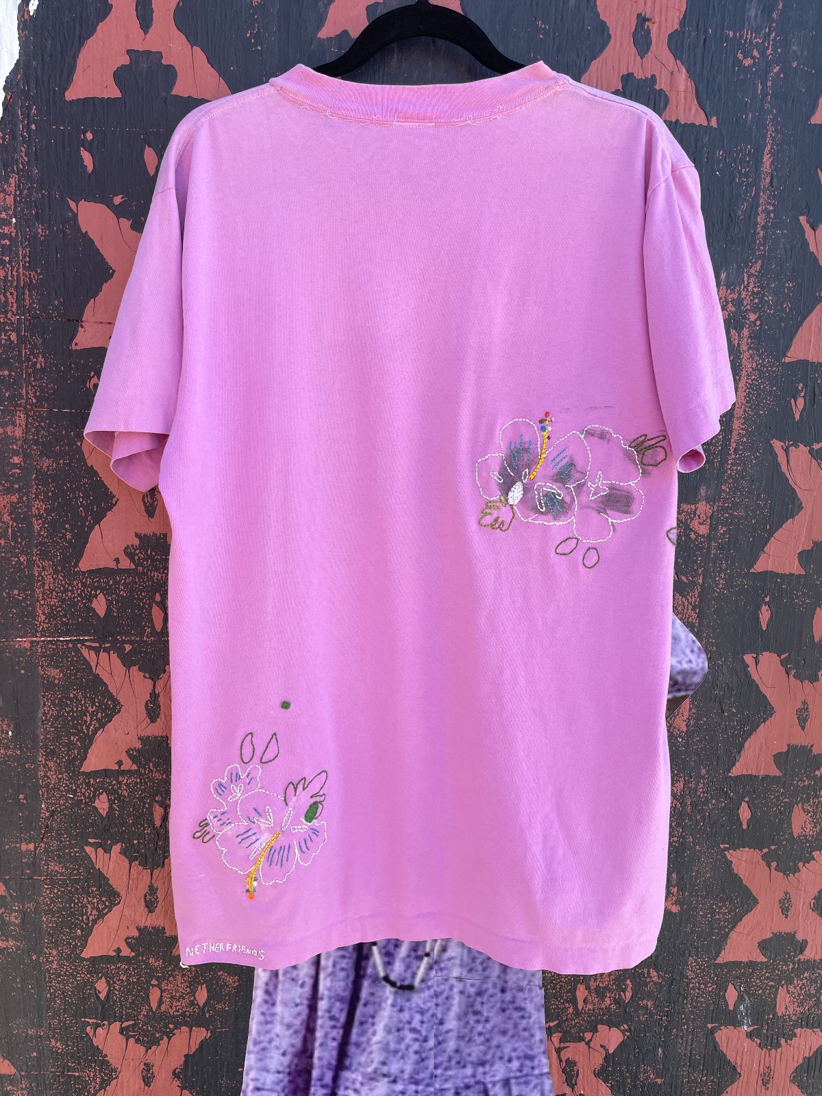 OCEAN PACIFIC 1990S OP NEON OMBRE GEOMETRIC SINGLE STITCH T-SHIRT W/ HAND MADE EMBROIDERED FLOWERS in PURPLE