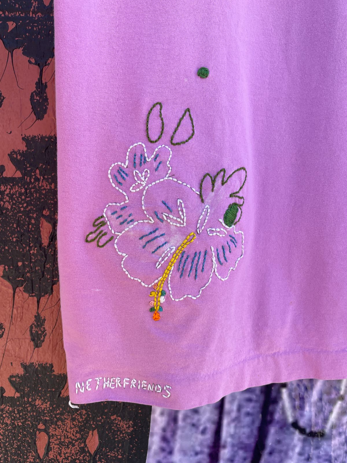 OCEAN PACIFIC 1990S OP NEON OMBRE GEOMETRIC SINGLE STITCH T-SHIRT W/ HAND MADE EMBROIDERED FLOWERS in PURPLE