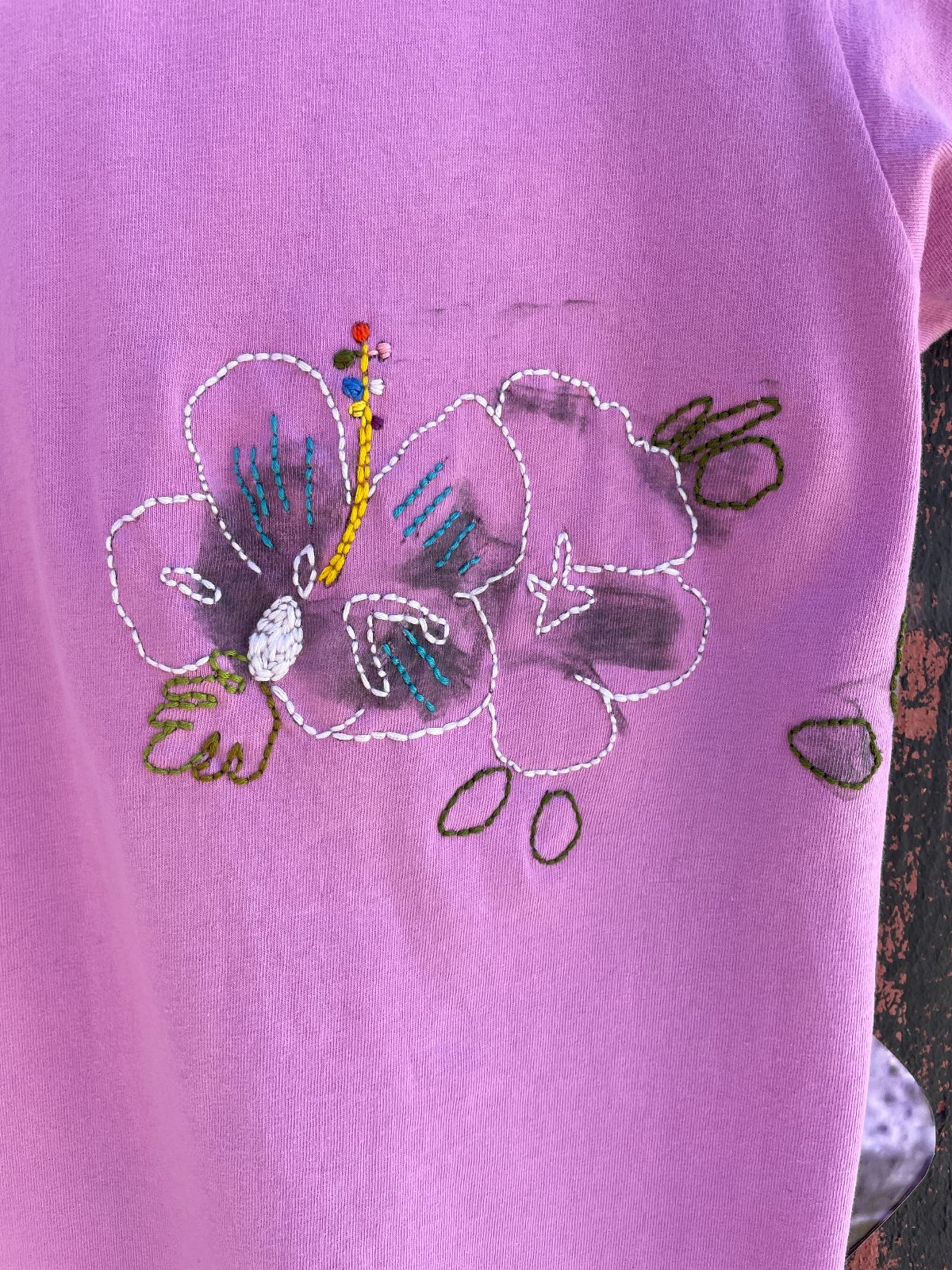 OCEAN PACIFIC 1990S OP NEON OMBRE GEOMETRIC SINGLE STITCH T-SHIRT W/ HAND MADE EMBROIDERED FLOWERS in PURPLE