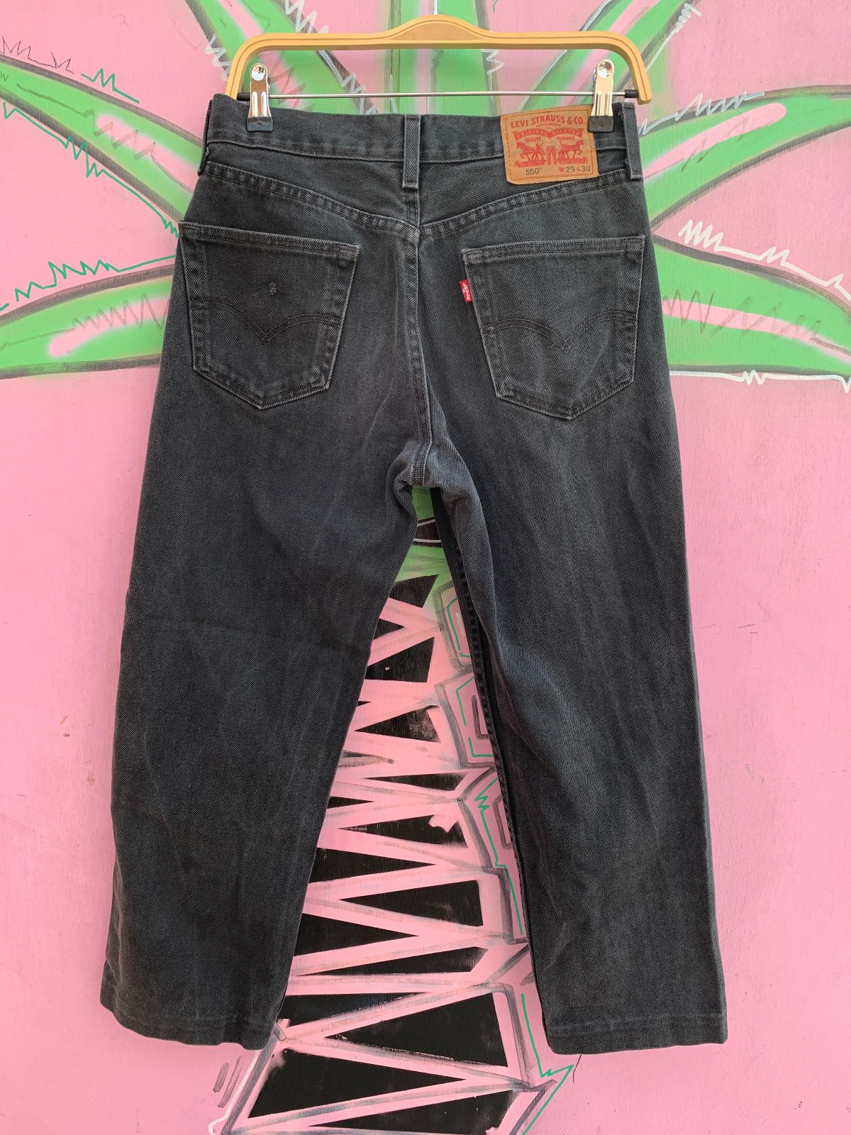 LEVIS AS-IS PERFECT FADE WITH LIGHT DISTRESS HEMMED LEVIS 550 STRAIGHT LEG 29X26 in BLACK
