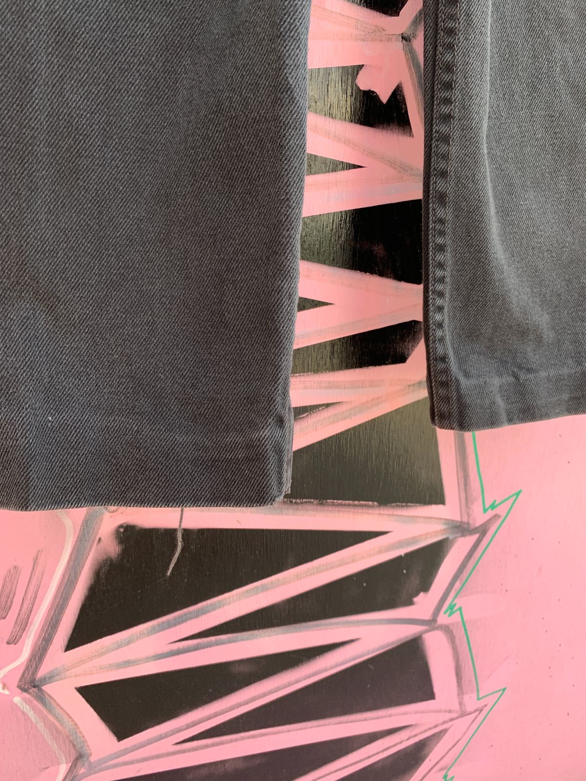 LEVIS AS-IS PERFECT FADE WITH LIGHT DISTRESS HEMMED LEVIS 550 STRAIGHT LEG 29X26 in BLACK
