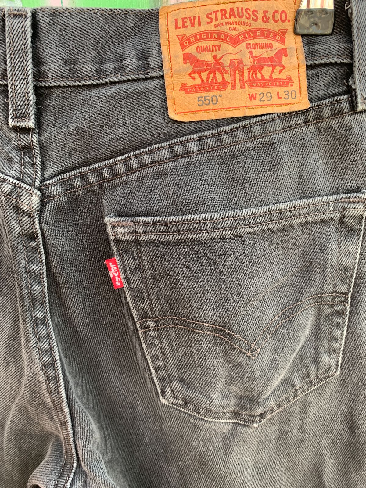 LEVIS AS-IS PERFECT FADE WITH LIGHT DISTRESS HEMMED LEVIS 550 STRAIGHT LEG 29X26 in BLACK