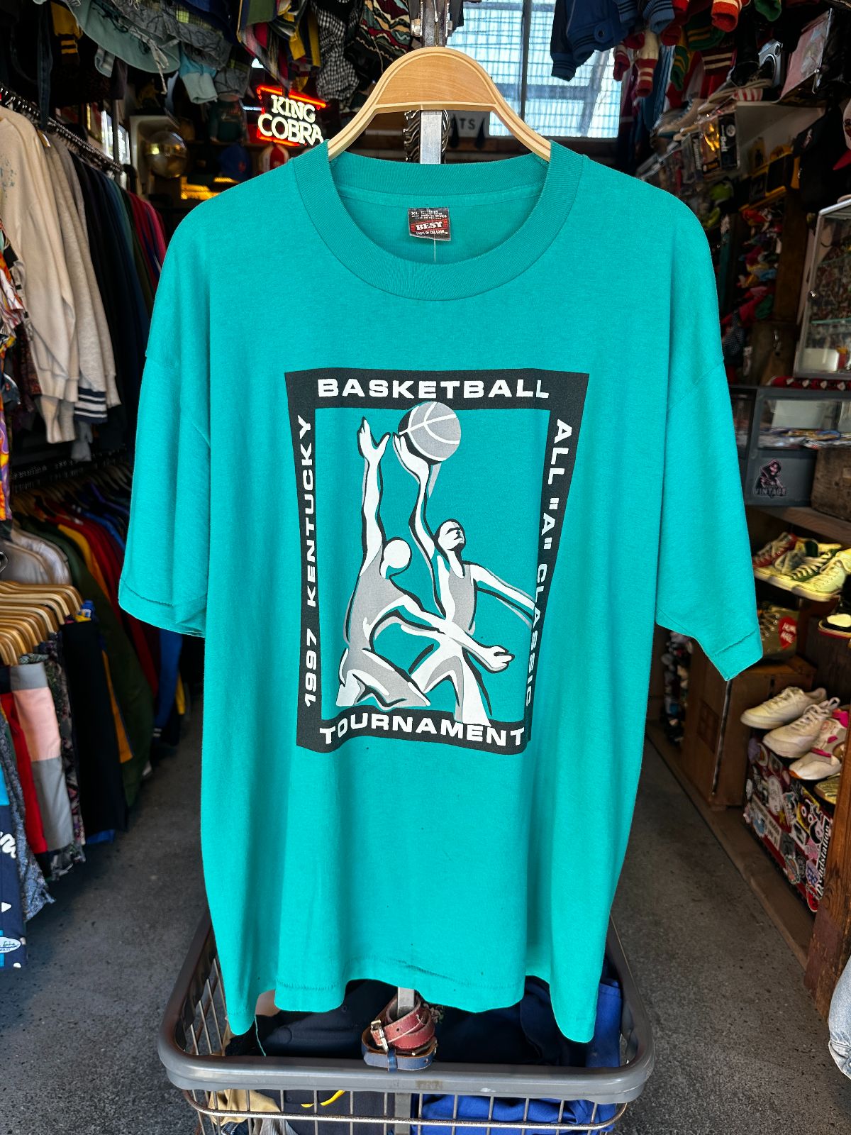 BEST 1997 KENTUCKY BASKETBALL TOURNAMENT T-SHIRT SINGLE STITCH in GREEN, BLACK, WHITE
