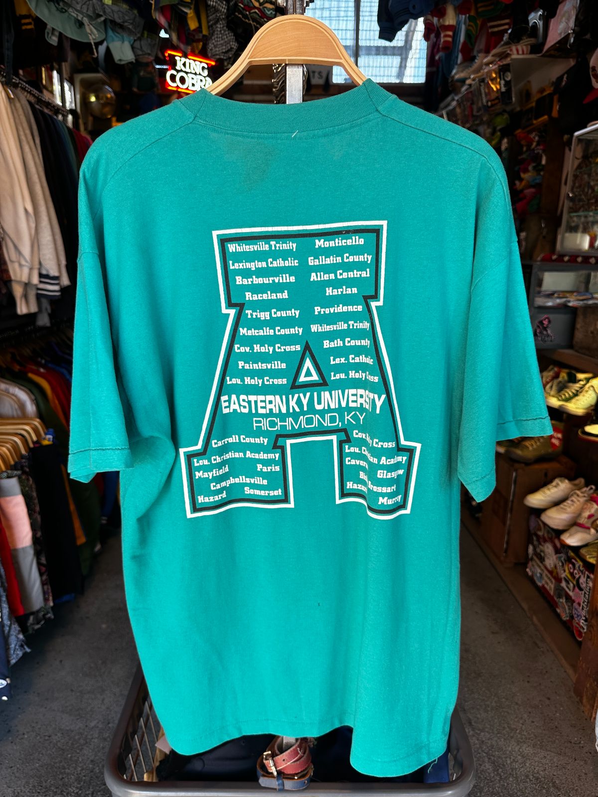 BEST 1997 KENTUCKY BASKETBALL TOURNAMENT T-SHIRT SINGLE STITCH in GREEN, BLACK, WHITE
