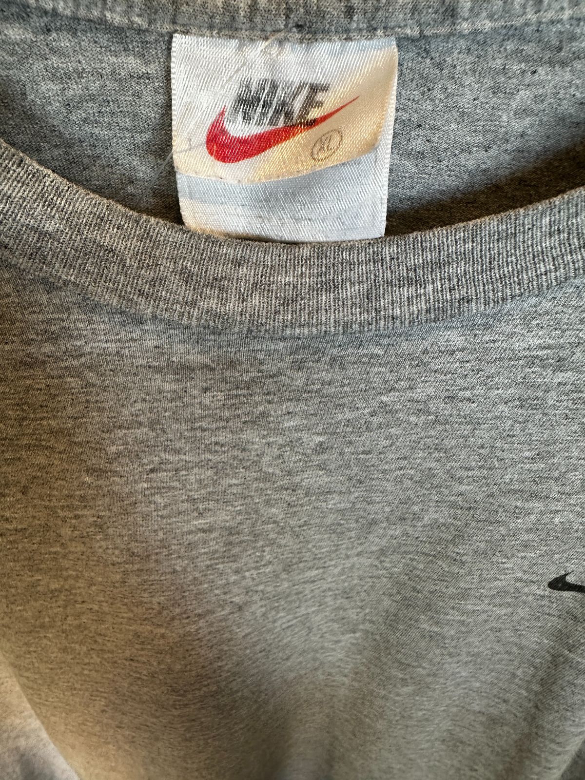NIKE 1990S | EARLY Y2K OVERSIZED NIKE MADE IN MEXICO T-SHIRT WITH SMALL SWOOSH LOGO, LARGE BACK GRAPHIC in GRAY