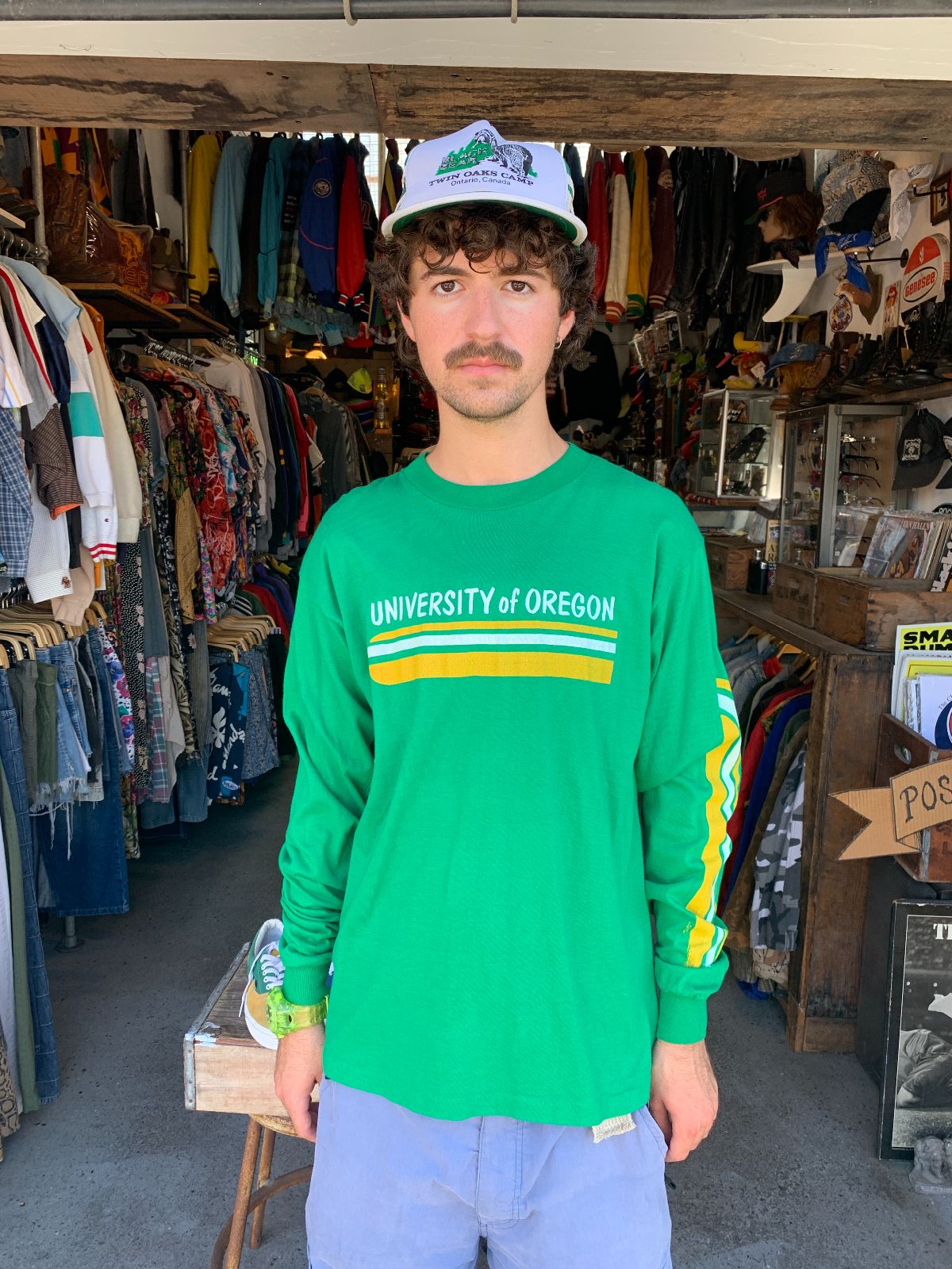 MEDALLION UNIVERSITY OF OREGON DUCKS LONG SLEEVE T-SHIRT in GREEN