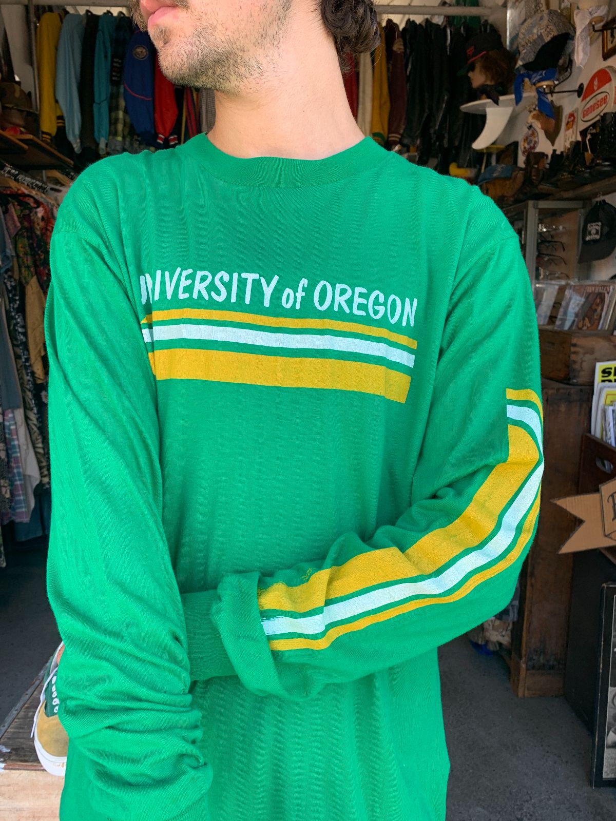 MEDALLION UNIVERSITY OF OREGON DUCKS LONG SLEEVE T-SHIRT in GREEN