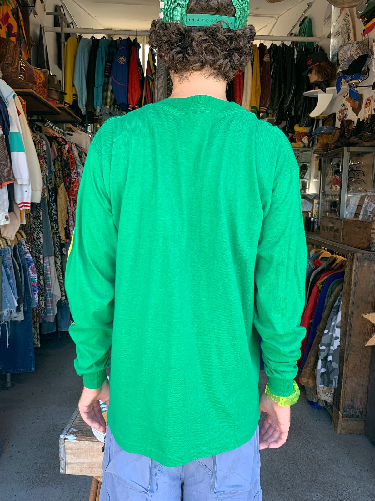 MEDALLION UNIVERSITY OF OREGON DUCKS LONG SLEEVE T-SHIRT in GREEN