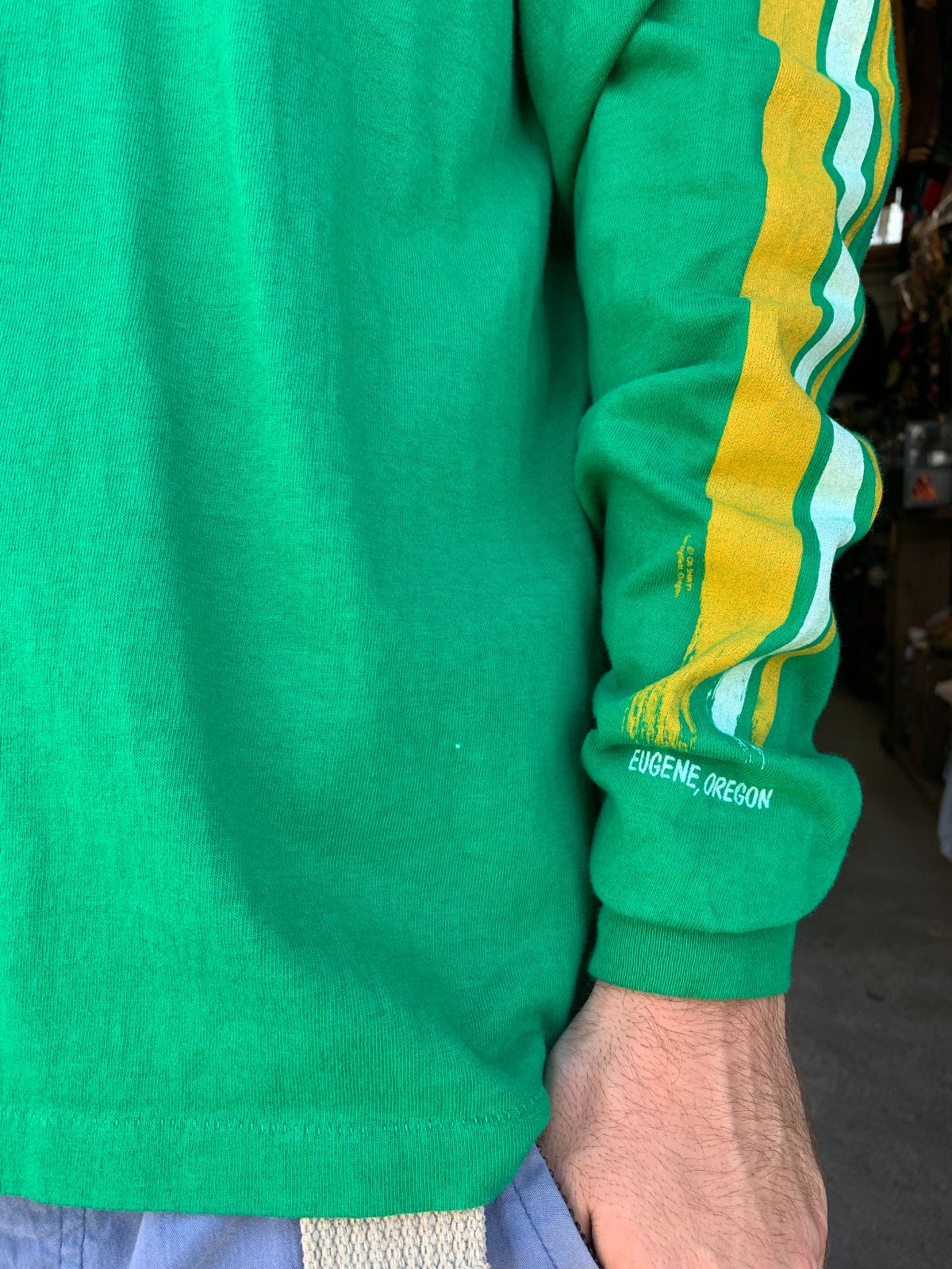 MEDALLION UNIVERSITY OF OREGON DUCKS LONG SLEEVE T-SHIRT in GREEN