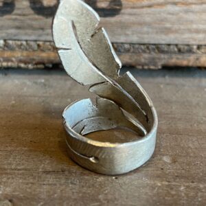 WRAP AROUND FEATHER RING in SILVER