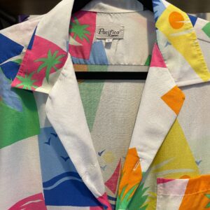 PACIFICA *AS-IS* 1980S BRIGHT! GEOMETRIC PRINT HAWAIIAN STYLE SHIRT COLORFUL TROPICAL PRINT - RAYON in WHITE, BLUE, GREEN