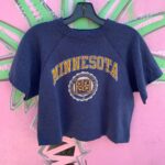 CUTE! MINNESOTA UNIVERSITY CROPPED SHORT SLEEVE SWEATSHIRT
