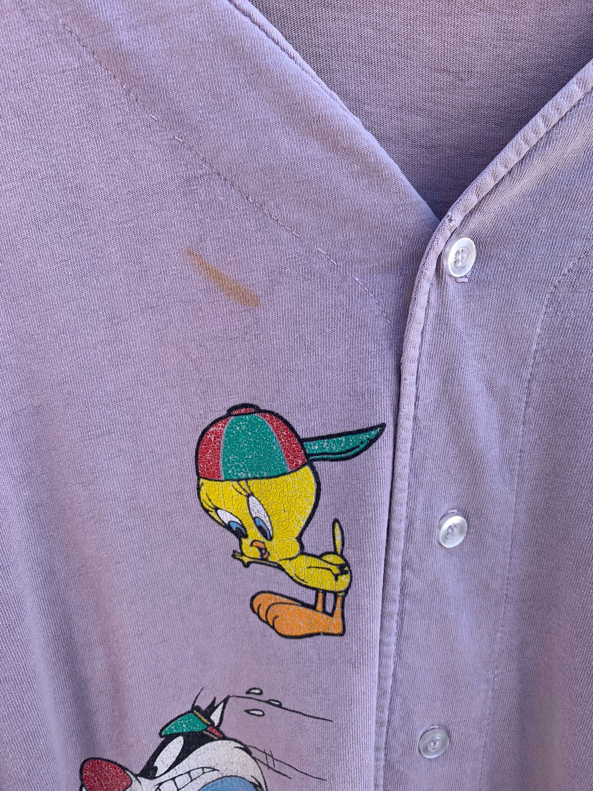 *AS-IS* 1990S PERFECTLY SUN FADED LOONEY TUNES 100% COTTON BASEBALL JERSEY WITH TWEETY & SYLVESTER GRAPHIC in BROWN, RED, YELLOW