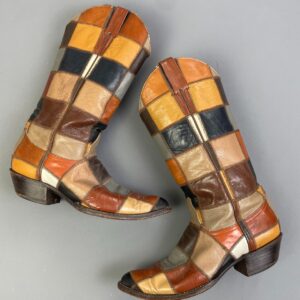 LARRY MAHAN STUNNING! 1960S-70S MULTICOLORED LEATHER PATCHWORK POINTED TOE BOOTS in TAN, MULTI