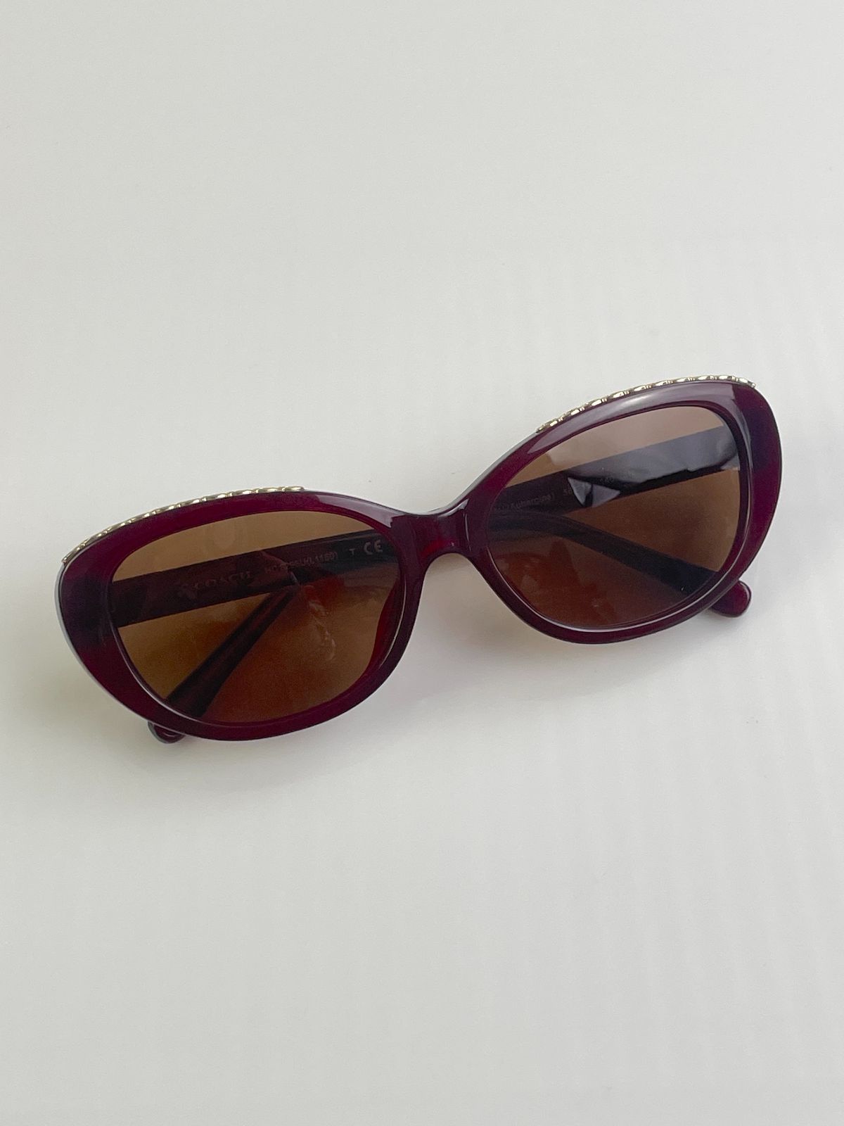 COACH CUSTOM TINT, ROUNDED CAT EYE SUNGLASSES, MONOGRAM C-CHAIN EMBELLISHED TOP BROW - AUBERGINE in MAROON,