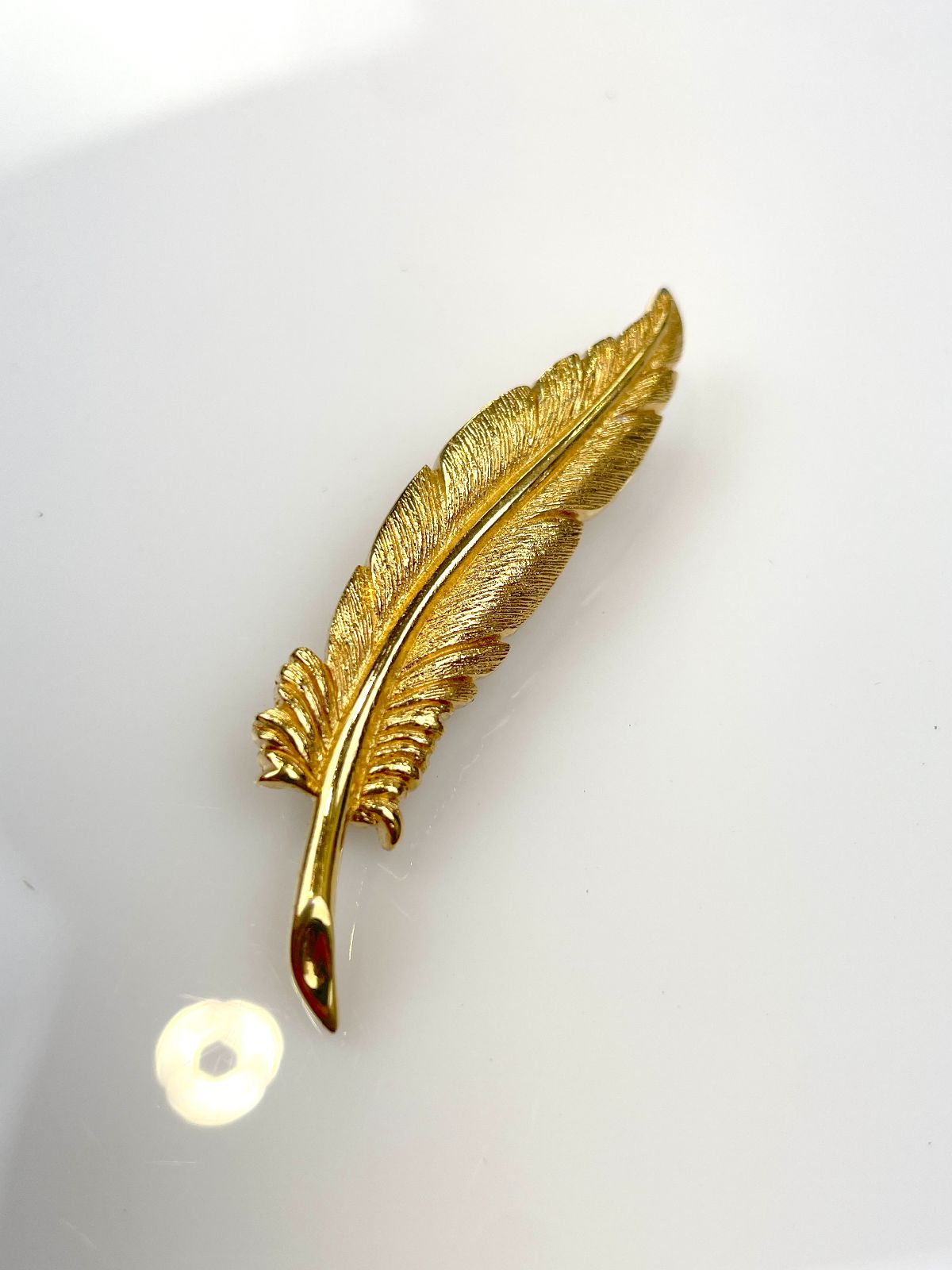 MONET NICE! VERMEIL GOLD FEATHER BROOCH *SIGNED in GOLD