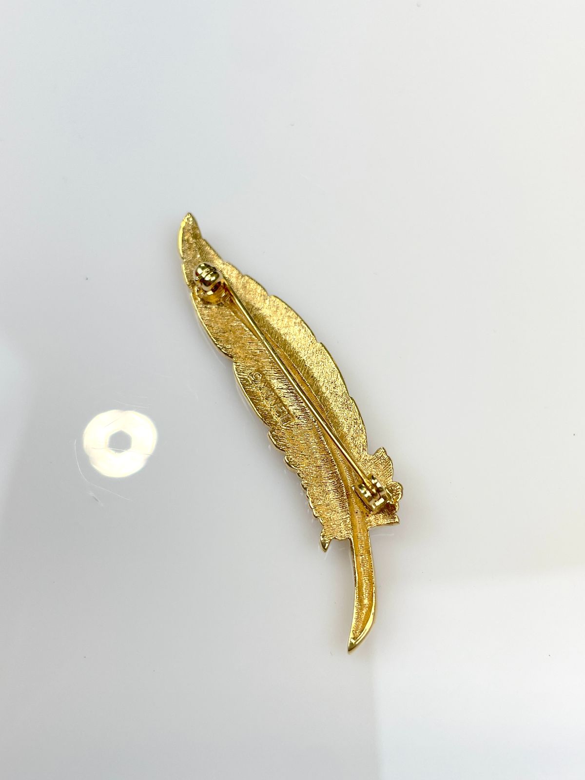 MONET NICE! VERMEIL GOLD FEATHER BROOCH *SIGNED in GOLD
